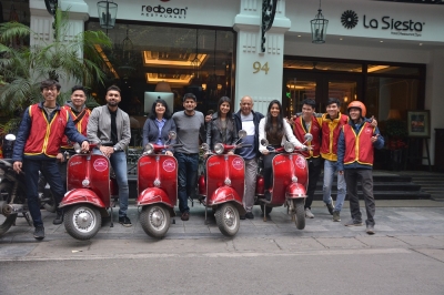 Hanoi By Night – Foodie Vespa Tour